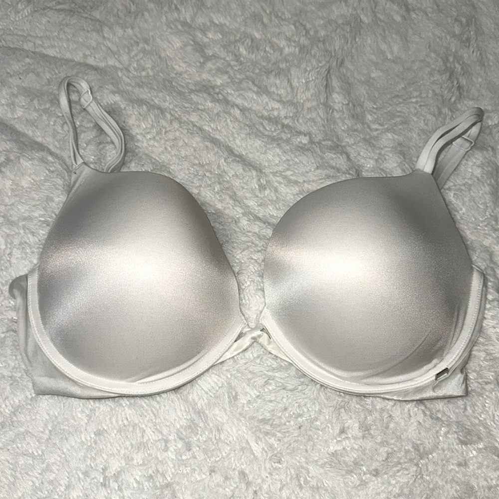 34DDD Victorias Secret BRA in white